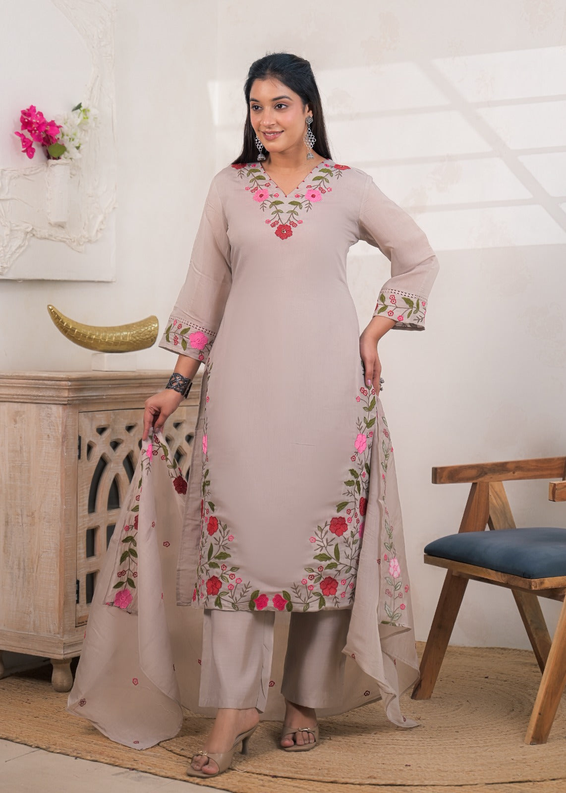 Resham Work V-Neck Kurti, Pants & Dupatta (Set of 3)