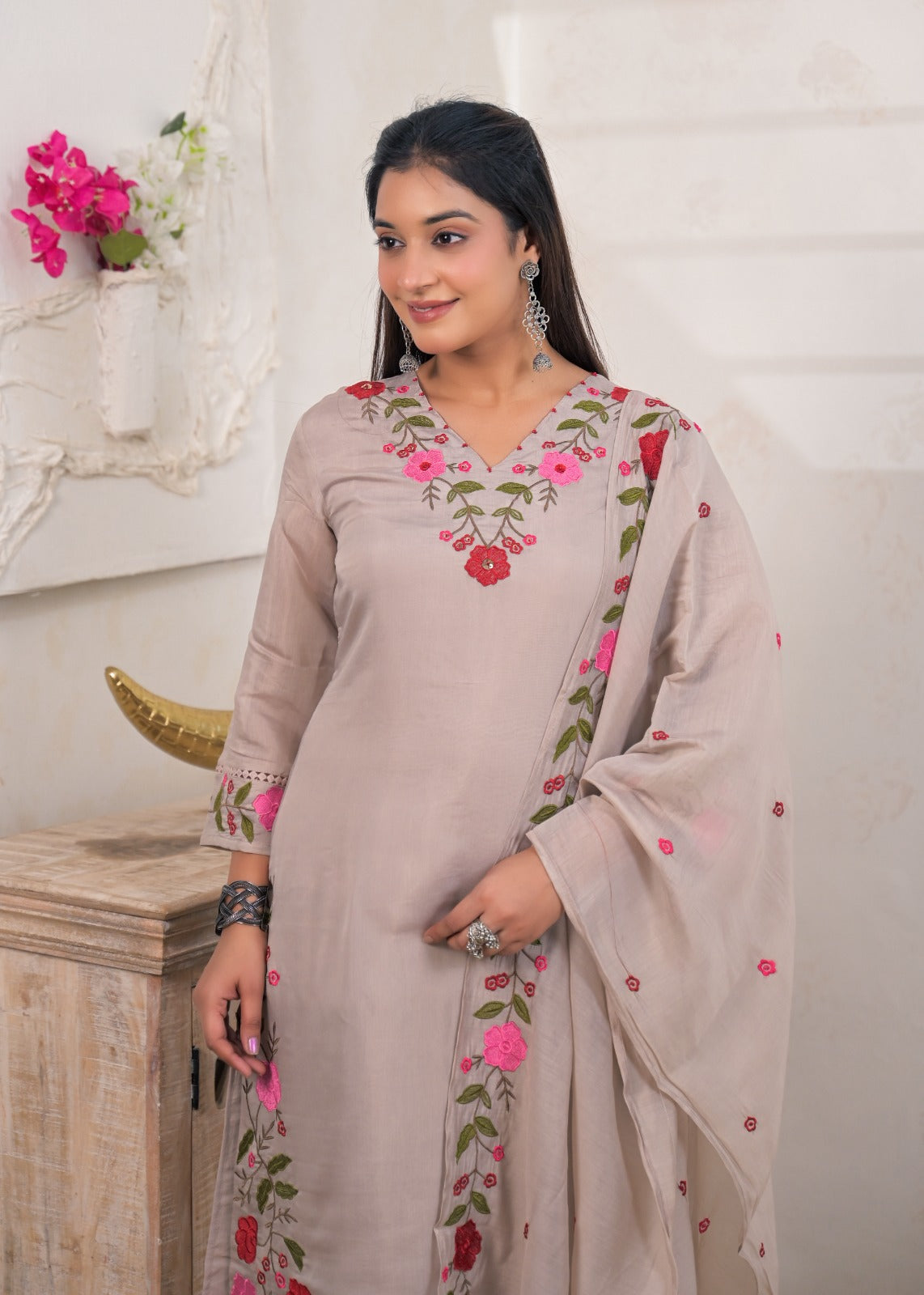 Resham Work V-Neck Kurti, Pants & Dupatta (Set of 3)