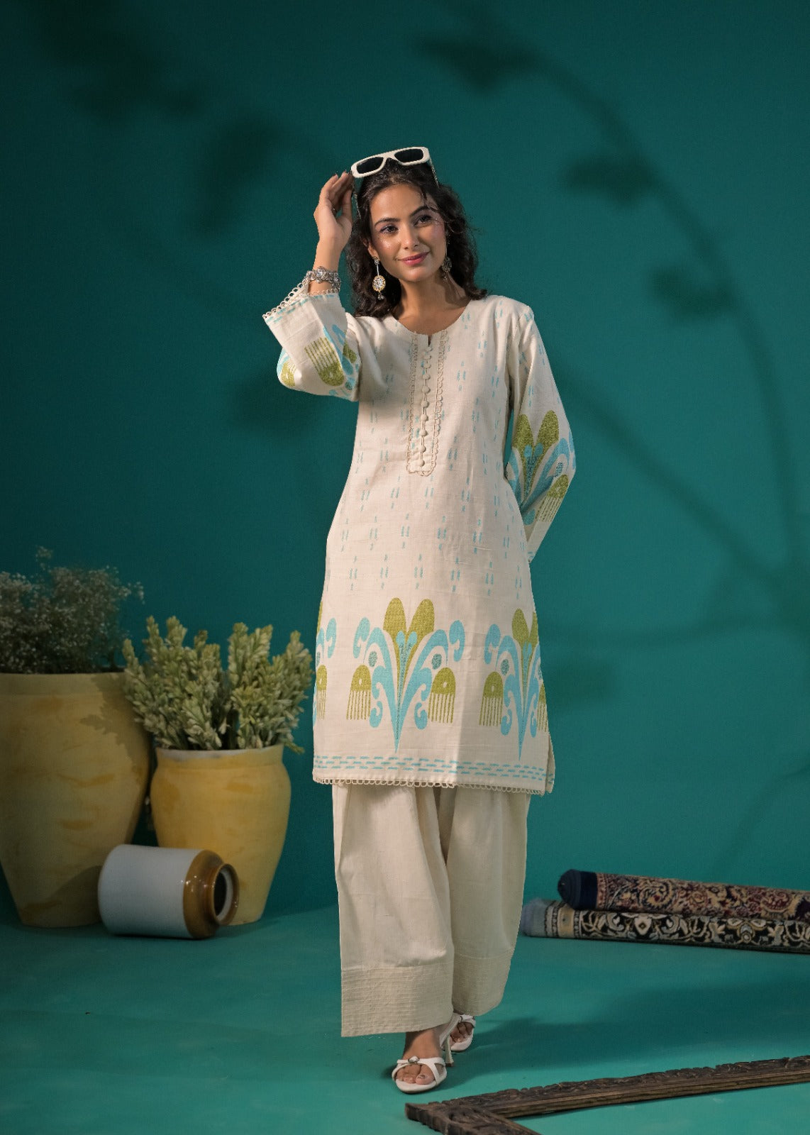 Lace-Hem Floral Motif Straight Kurta Pant Set