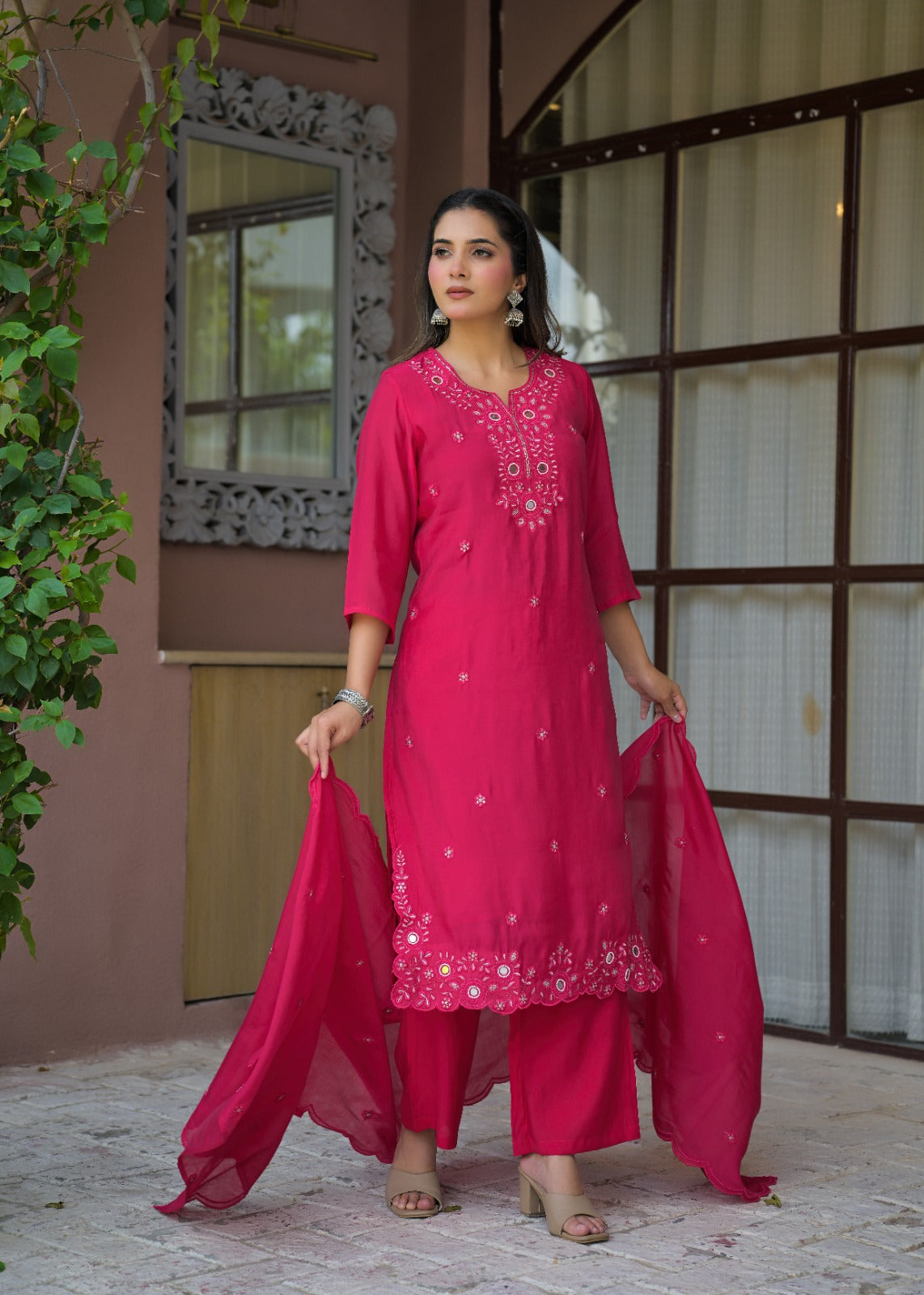 Festive Scalloped Hem Kurta Set