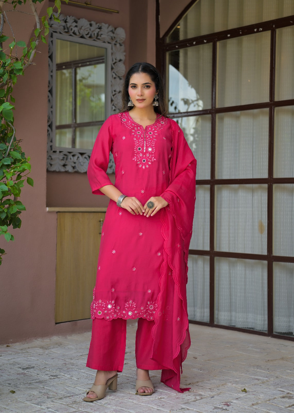 Festive Scalloped Hem Kurta Set
